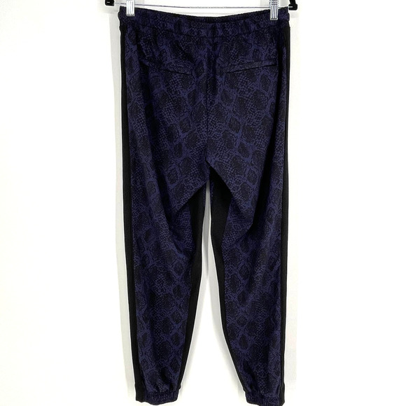 Athleta Blue Python Printed Brooklyn Jogger Size 6 - Picture 7 of 7